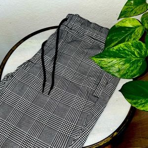 H&M White and Black Joggers [Patterned]